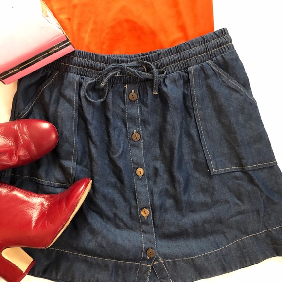 Universal Thread Skirt - Picture 2 of 5